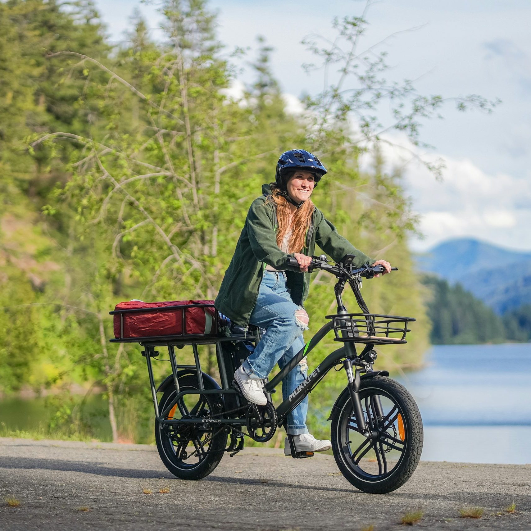 Cycling by a lake Cycling by a lake - this time without the best solar panels for cycle touring?