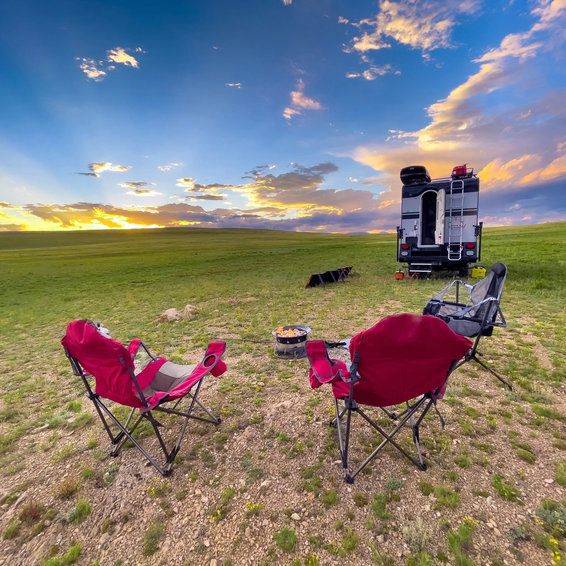 camper van solar kit With a camper van solar kit you can enjoy life outside, maybe like seen on the image